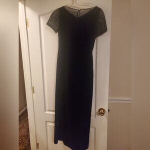 Maggie London velvet & lace Elegant Black Dress. Size 6. Great condition